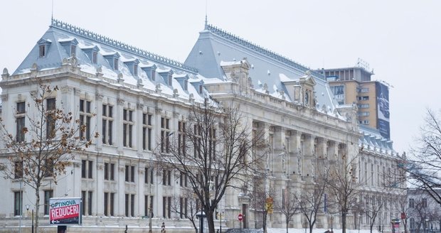 V Rumunsku odsoudili českého manažera i exministry kvůli čachrům při privatizaci (na snímku Justiční palác v Bukurešti)