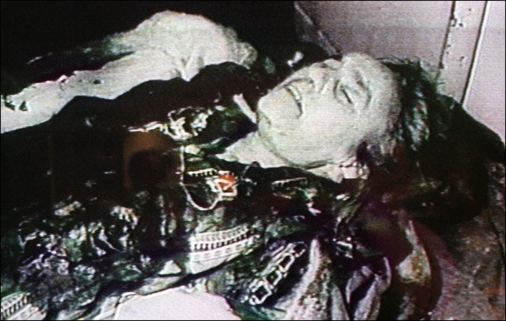 Elena Ceaușescu byla popravena kulkou do hlavy.