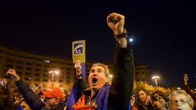 Rumuni protestují proti vládě a jejím reformám už několik týdnů. Nesouhlasí se změnou daní i soudnictví. Požadují pád vlády a nové volby.