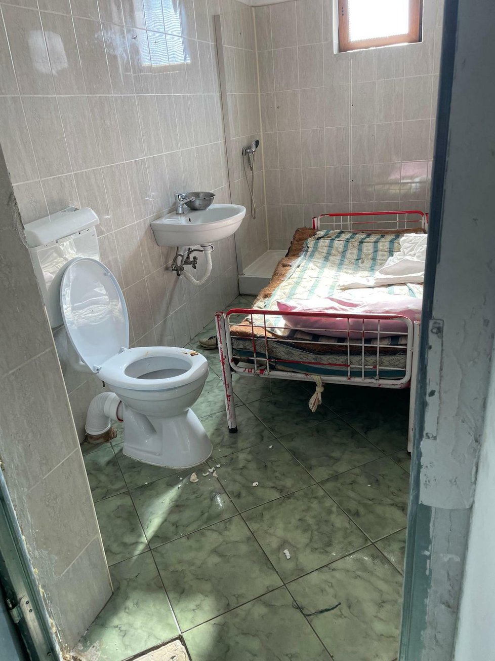 Nelidské podmínky v rumunském pečovatelském domě Lu&#39;Min.