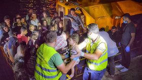 Rumunská pobřežní stráž zachránila 153 uprchlíků.