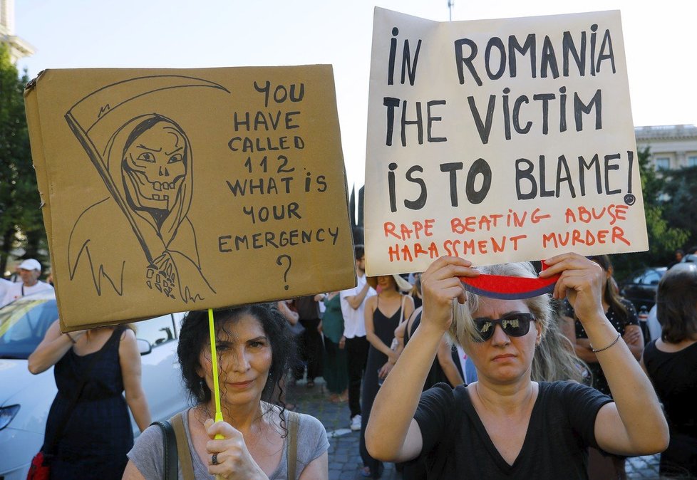 Kvůli brutálním vraždám dívek (†15 a †18) demonstrovaly stovky lidí: Rumunský ministr vnitra rezignoval