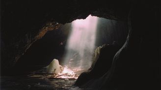Tajemství jeskyně v Karpatech aneb Ledová nádhera jménem Ghearul Focul Viu