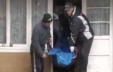 Šílenec oběsil dceru (†2): Mstil se nevěrné manželce