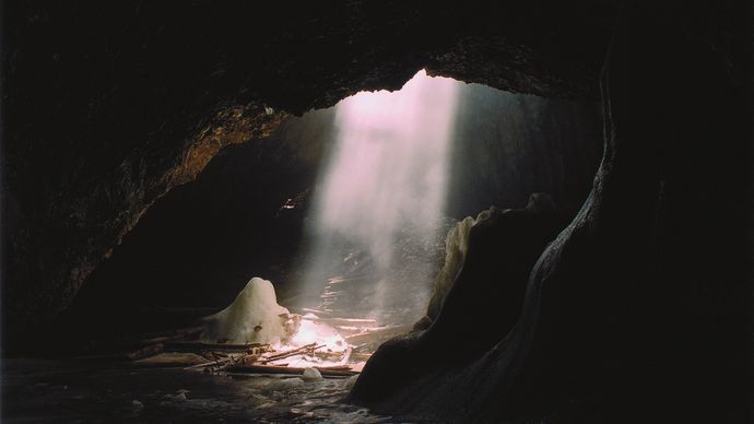 Jeskyně Ghearul Focul Viu v rumunském pohoří Apuseni