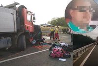 Řidič mikrobusu vysílal svou jízdu živě přes Facebook: Vjel pod kamion, zemřelo 9 lidí