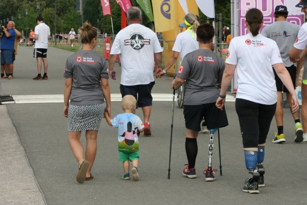 Charitativní závod Run for Help pomohl několika sportovcům, kteří přišli o končetiny, k speciálním běžeckým protézám.