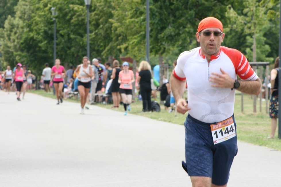 Charitativní závod Run for Help pomohl několika sportovcům, kteří přišli o končetiny, k speciálním běžeckým protézám.