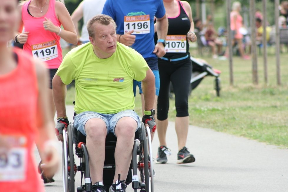 Charitativní závod Run for Help pomohl několika sportovcům, kteří přišli o končetiny, k speciálním běžeckým protézám.