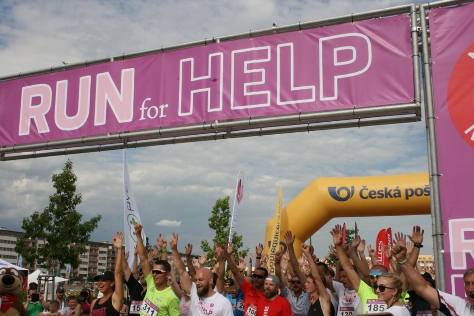 Charitativní závod Run for Help pomohl několika sportovcům, kteří přišli o končetiny, k speciálním běžeckým protézám.