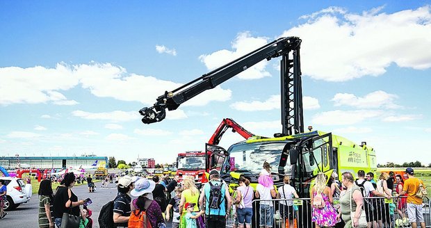 Hasičské vozy patří k velkým lákadlům  Runway Parku...