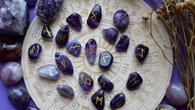 Runový horoskop na březen: Blížence čekají rodinné změny, Berany náročná zkouška a Štíry finance navíc.