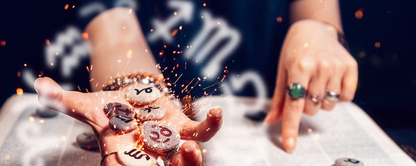 Runový horoskop na prosinec: Býky ovládne nová láska, Váhy zažijí velké změny a Štíry čeká měsíc plný smůly