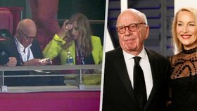 Rupert Murdoch vlevo se snoubenkou Ann Lesley Smithovou na Super Bowlu, vpravo s exmanželkou Jerry Hallovou