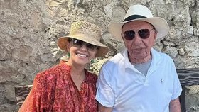 Mediální magnát Rupert Murdoch a Jelena Žukovová