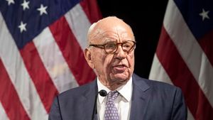 Rupert Murdoch končí v čele svých médií, vedení předává synovi