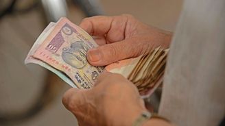 Indické tažení proti bankovkám: z potírání hotovosti v miliardové zemi těží i Kellnerův Home Credit