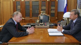 Ruský oligarcha Vladimir Jevtušenkov s ruským prezidentem Vladimirem Putinem.