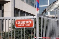 Ukrajinských hrdinů! Část ulice u ruské ambasády v Praze 6 je oficiálně přejmenovaná