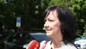 Akce na ruské ambasádě: Marta Semelová z KSČM