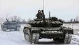 Ruské tanky během cvičení u Petrohradu