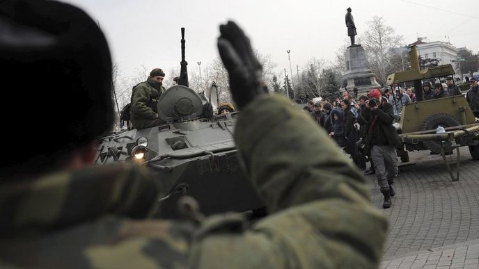 Ruská armáda v Sevastopolu. Ruský ministr obrany Sergej Šojgu  řekl, že prověrka bojeschopnosti jednotek na Baltu se "vstupem vojsk" na Krym nijak nesouvisí.