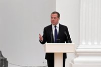 Medveděv poslal další výhrůžku NATO: Porážka Ruska na Ukrajině může vyvolat jadernou válku, tvrdí