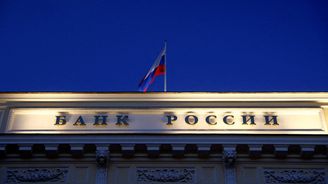 Kreml nese pokles rublu s nelibostí. Centrální banka kvůli tomu nečekaně zvýšila úrokovou sazbu