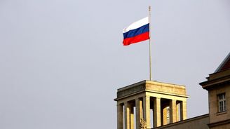 Moskva označila vyhoštění svých diplomatů za provokaci a nepřátelský krok a hrozí odplatou