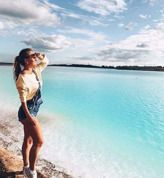 Jezírko u Novosibirsku se stalo hitem Instagramu. Kvůli svému tyrkysovému zabarvení se mu přezdívá Ruské Maledivy. Ve skutečnosti je to ale odpadiště plné chemikálií z nedaleké uhelné elektrárny.