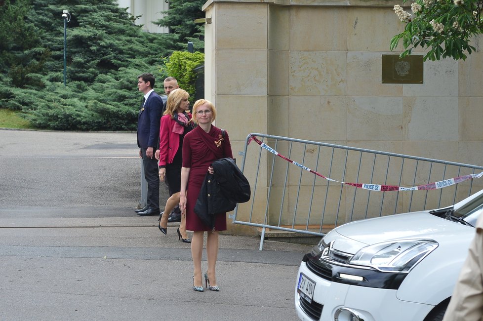 Oslavy konce druhé světové války na ruském velvyslanectví v Praze: Europoslankyně Kateřina Konečná (ČSSD) (9.5 2019)