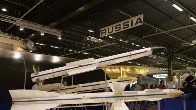 ruské zbraně na výstavě v Paříži