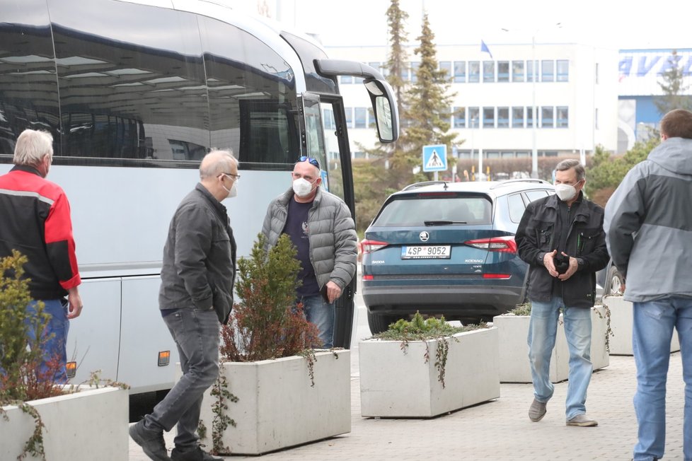 Ruští diplomaté opouštějí Českou republiku