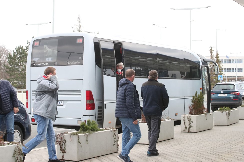 Ruští diplomaté opouštějí Českou republiku