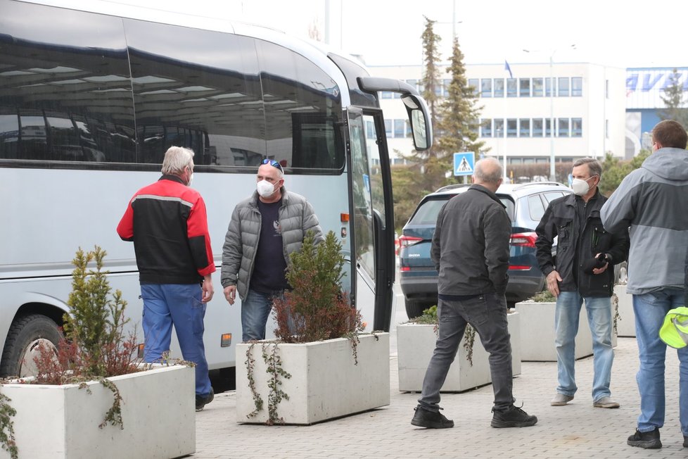 Ruští diplomaté opouštějí Českou republiku