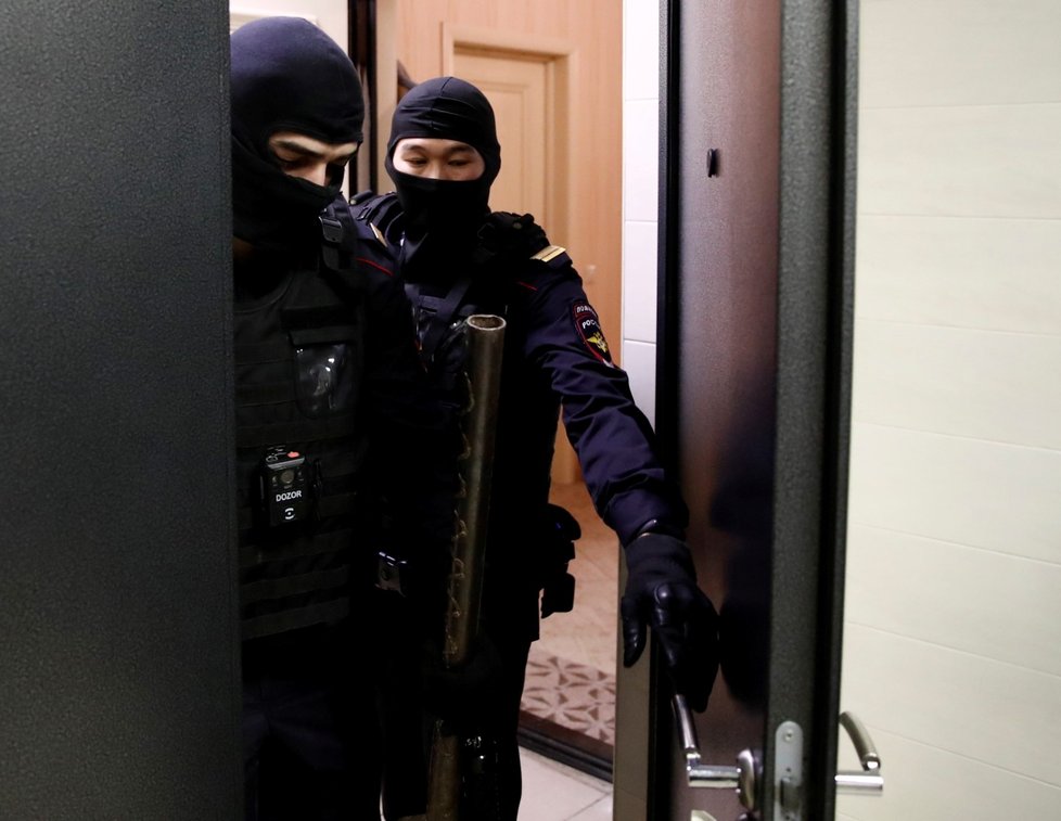 Pracovníci ruských úřadů prohledali byt opozičního předáka Alexeje Navalného,