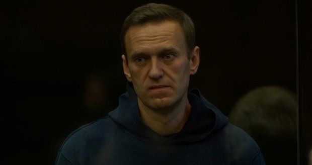 Navalnyj promluvil o mučení za mřížemi: Buzení osmkrát za noc se brání u soudu