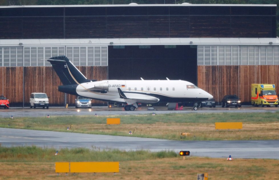 Letadlo s Alexejem Navalným dosedlo na berlínské letiště Tegel. (22.8.2020)