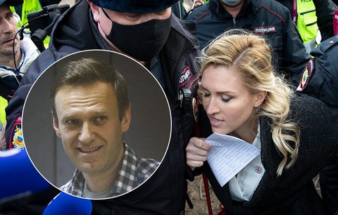 Lékařka se chtěla dostat k nemocnému Navalnému, skončila ve vazbě. Policie zadržela i reportéra CNN