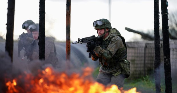 Roztržka velvyslanců kvůli Ukrajině! Ohrožuje nás 130 tisíc ruských vojáků, zní z Kyjeva