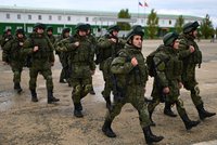 Plané sliby: Manželky ruských vojáků si stěžují, že nedostávají peníze, které jim Putin sliboval