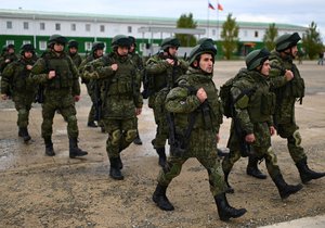 Ruští vojáci se vzpírají rozkazům: „Co jsme? Potrava pro děla?“ Tři čety ve videu žádají o pomoc, čelí obvinění z dezerce.