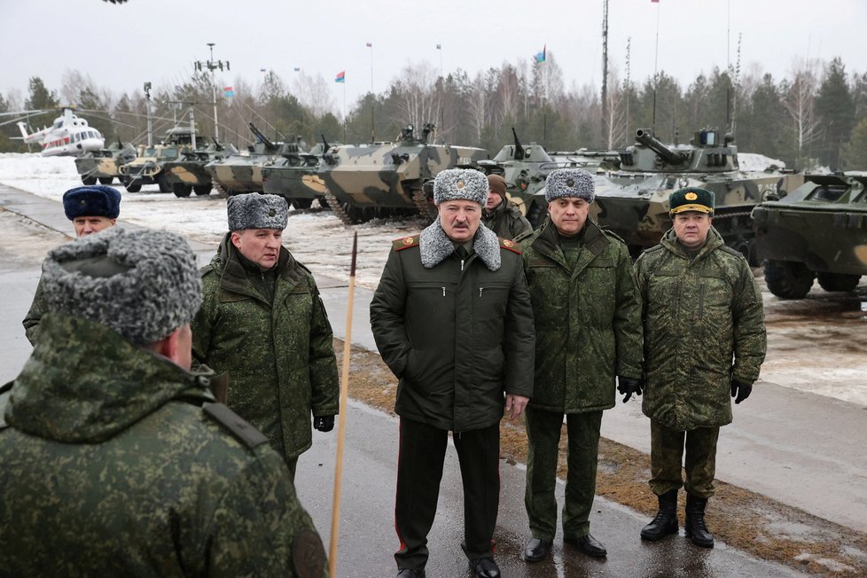 Společné vojenské cvičení Ruska a Běloruska navštívil i prezident Lukašenko (únor 2022).