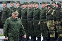 Běloruské matky děsí mobilizace, syny radši ukrývají. Putin k Lukašenkovi posílá tisíce vojáků