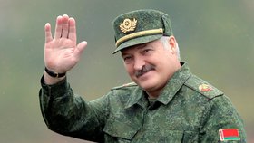 Lukašenko při společných manévrech ruské a běloruské armády (20. 9. 2017)