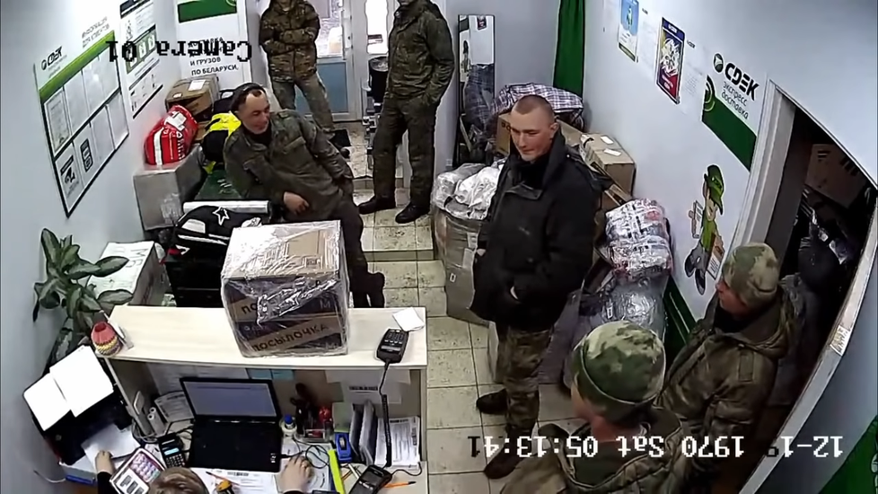 Ruští vojáci rabují na Ukrajině: Přes Bělorusko poslali domů přes 2 tuny zboží.