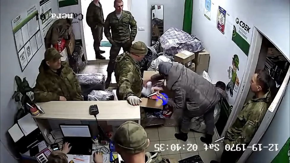 Ruští vojáci rabují na Ukrajině: Přes Bělorusko poslali domů přes 2 tuny zboží
