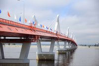 Mezi Ruskem a Čínou otevřeli s pompou nový velký most. S poplatkem za přejetí 3500 korun