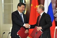 Čína pomáhá Putinovi obcházet sankce. Dodává mu vojenské vybavení, zjistily tajné služby