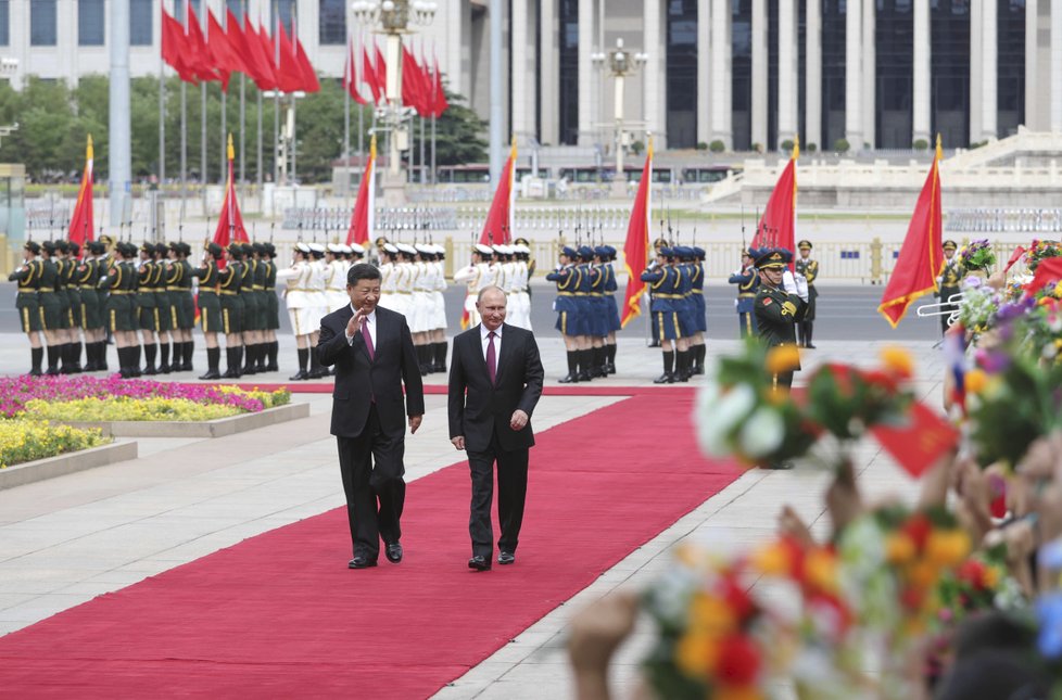 Ruský prezident Vladimir Putin se v Pekingu sešel se svým čínským protějškem Si Ťin-pchingem, jednali o vzájemné spolupráci.
